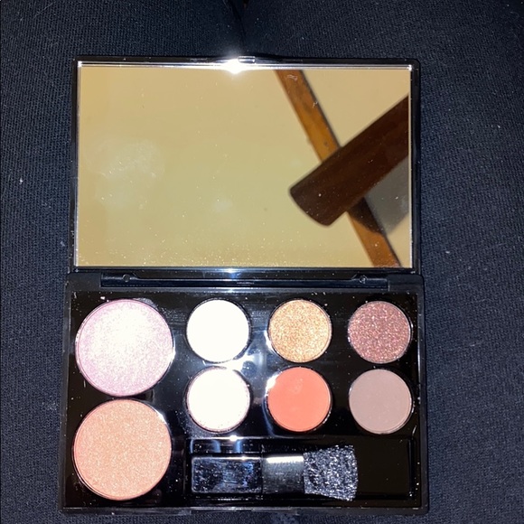 Peach Party Eyeshadow palette. - Picture 2 of 2